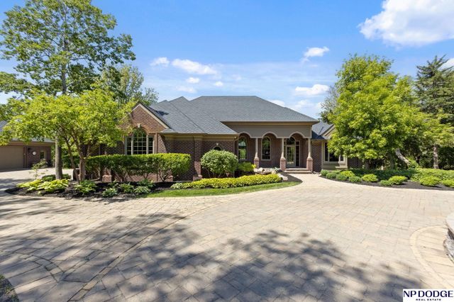 21509 Ridgewood Road, Elkhorn, NE 68022