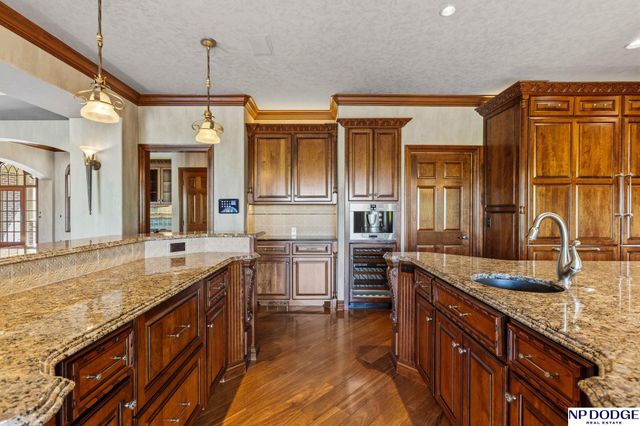 21509 Ridgewood Road, Elkhorn, NE 68022