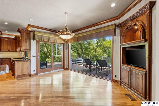 21509 Ridgewood Road, Elkhorn, NE 68022
