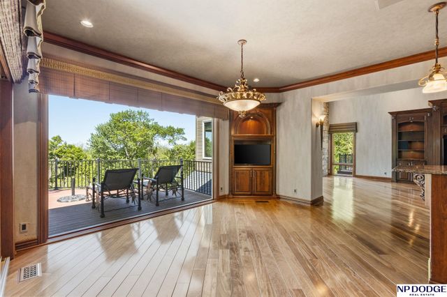 21509 Ridgewood Road, Elkhorn, NE 68022