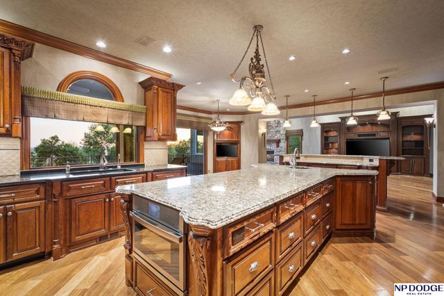 21509 Ridgewood Road, Elkhorn, NE 68022