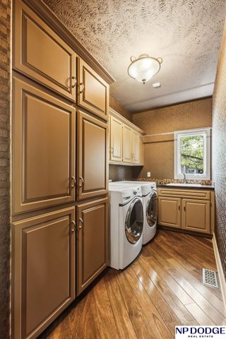 21509 Ridgewood Road, Elkhorn, NE 68022