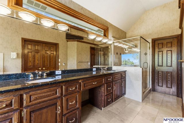 21509 Ridgewood Road, Elkhorn, NE 68022