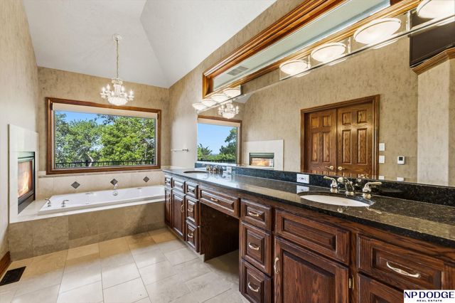 21509 Ridgewood Road, Elkhorn, NE 68022