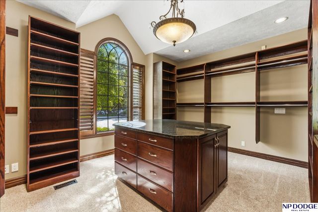 21509 Ridgewood Road, Elkhorn, NE 68022