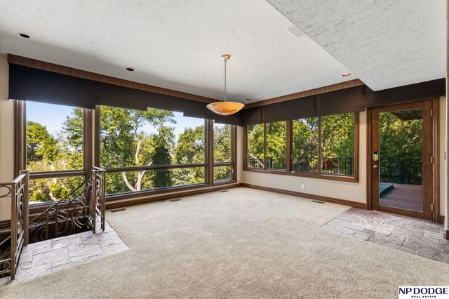21509 Ridgewood Road, Elkhorn, NE 68022
