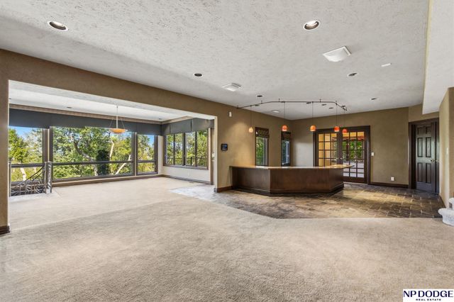 21509 Ridgewood Road, Elkhorn, NE 68022