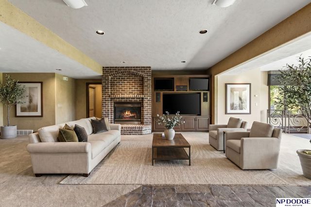 21509 Ridgewood Road, Elkhorn, NE 68022