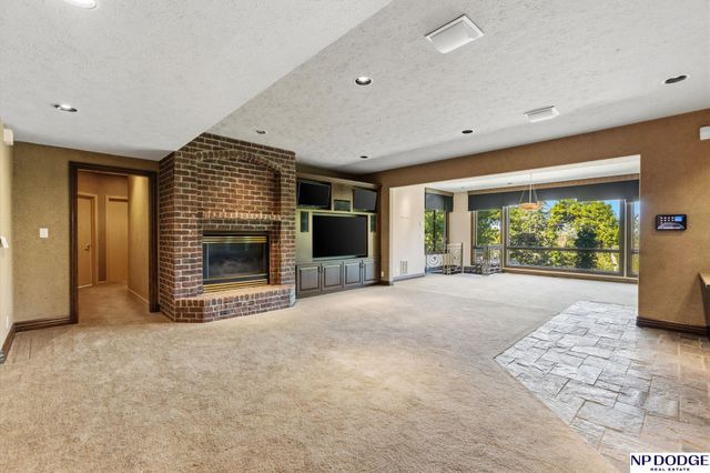 21509 Ridgewood Road, Elkhorn, NE 68022