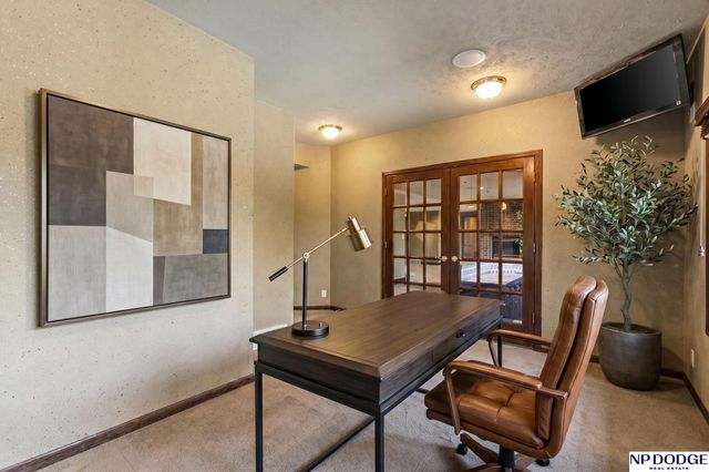 21509 Ridgewood Road, Elkhorn, NE 68022