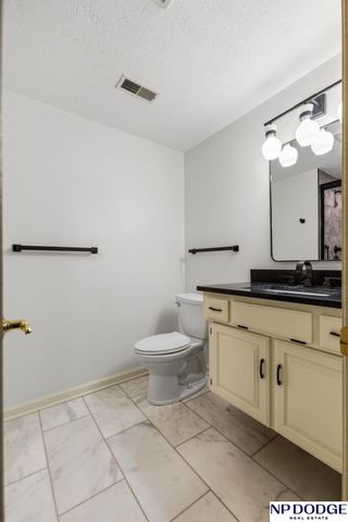21509 Ridgewood Road, Elkhorn, NE 68022