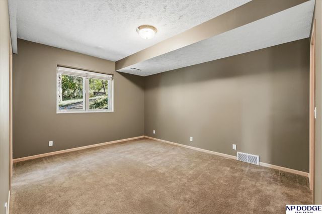 21509 Ridgewood Road, Elkhorn, NE 68022
