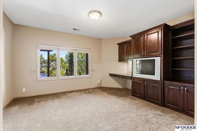 21509 Ridgewood Road, Elkhorn, NE 68022