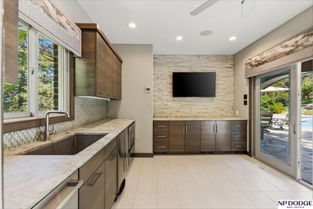 21509 Ridgewood Road, Elkhorn, NE 68022