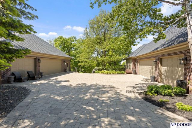 21509 Ridgewood Road, Elkhorn, NE 68022
