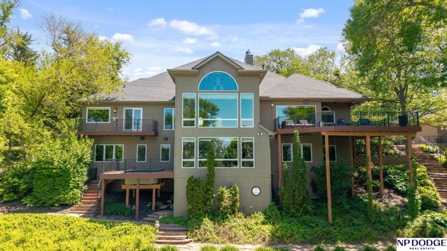 21509 Ridgewood Road, Elkhorn, NE 68022