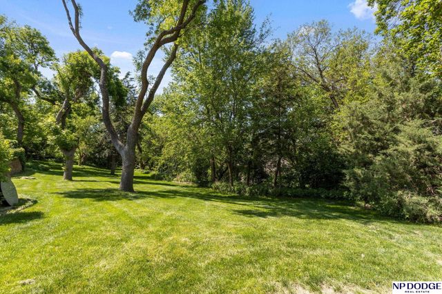 21509 Ridgewood Road, Elkhorn, NE 68022