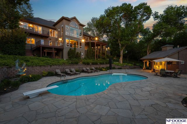 21509 Ridgewood Road, Elkhorn, NE 68022