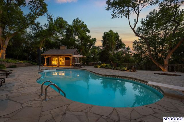 21509 Ridgewood Road, Elkhorn, NE 68022