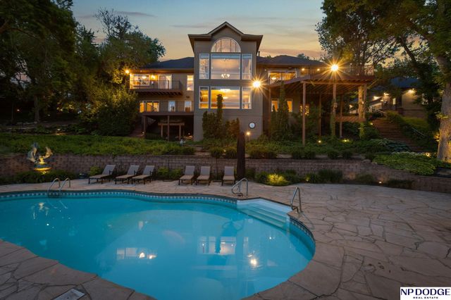 21509 Ridgewood Road, Elkhorn, NE 68022