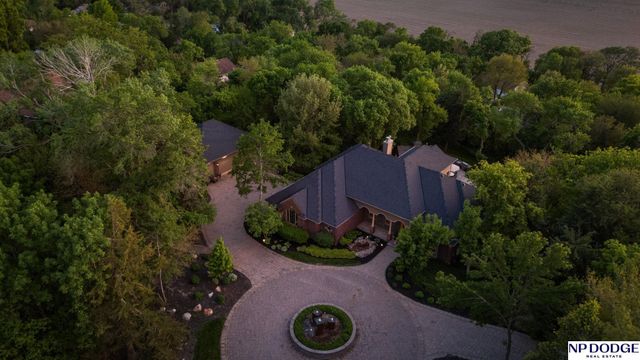 21509 Ridgewood Road, Elkhorn, NE 68022