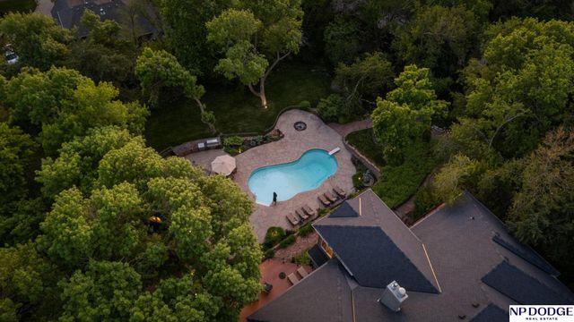 21509 Ridgewood Road, Elkhorn, NE 68022
