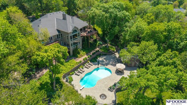 21509 Ridgewood Road, Elkhorn, NE 68022