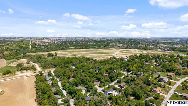 21509 Ridgewood Road, Elkhorn, NE 68022