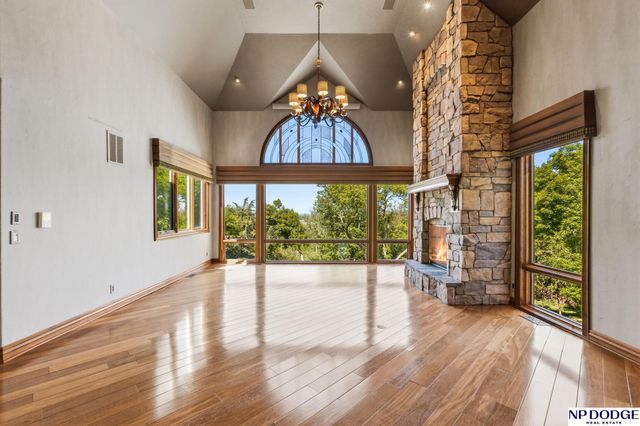 21509 Ridgewood Road, Elkhorn, NE 68022