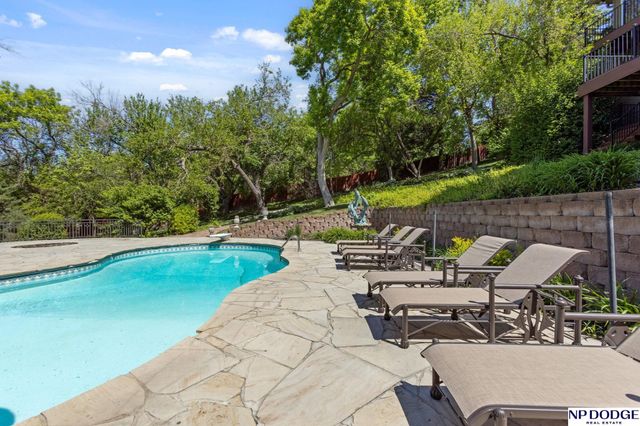 21509 Ridgewood Road, Elkhorn, NE 68022