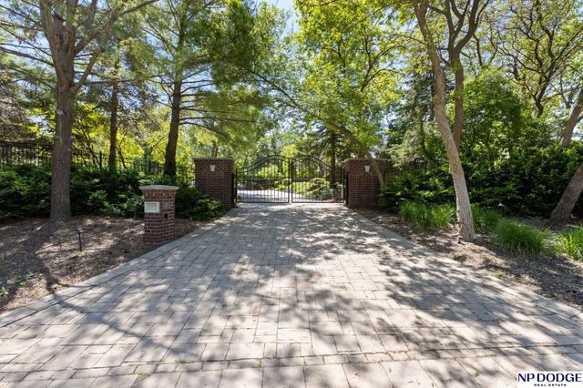 21509 Ridgewood Road, Elkhorn, NE 68022