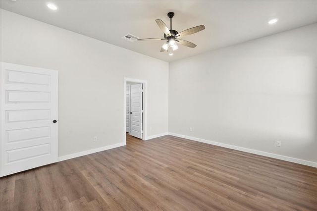 1204 E 31st Street, Wolfforth, TX 79382