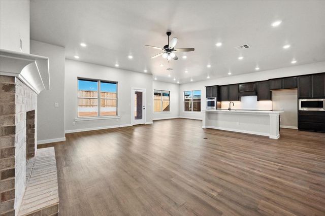 1204 E 31st Street, Wolfforth, TX 79382