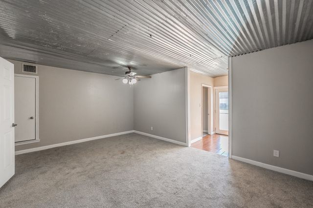 1700 Brookhaven Street, Cleburne, TX 76033