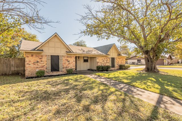1700 Brookhaven Street, Cleburne, TX 76033
