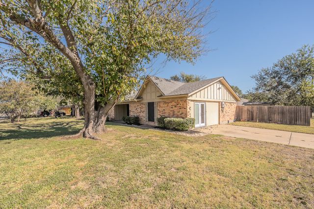 1700 Brookhaven Street, Cleburne, TX 76033