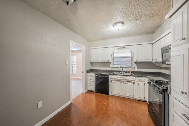 1700 Brookhaven Street, Cleburne, TX 76033