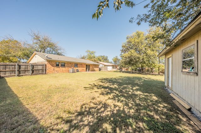 1700 Brookhaven Street, Cleburne, TX 76033