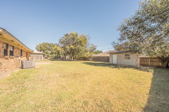 1700 Brookhaven Street, Cleburne, TX 76033