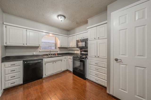 1700 Brookhaven Street, Cleburne, TX 76033