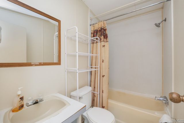 313 Big Meadows Dr, Bandera, TX 78003