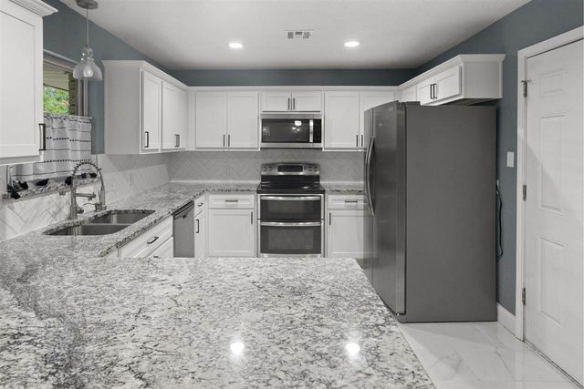 906 NW 41st St, Lawton, OK 73505