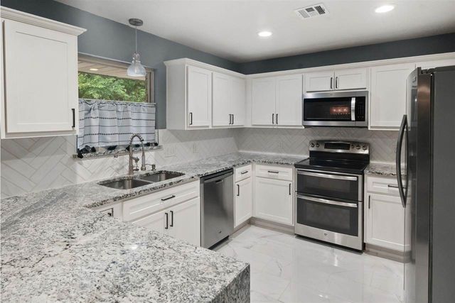 906 NW 41st St, Lawton, OK 73505