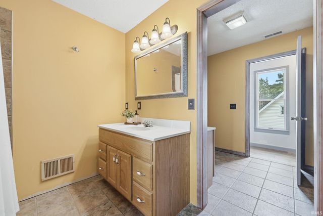 711 N Jackson Street, Auburn, IN 46706