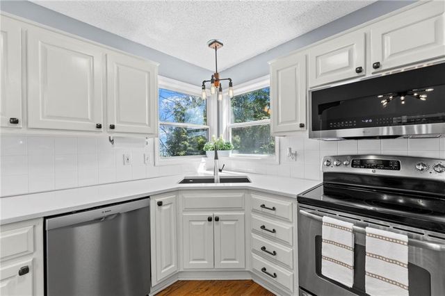 18970 W 163rd Terrace, Olathe, KS 66062
