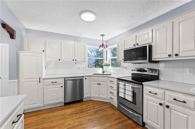 18970 W 163rd Terrace, Olathe, KS 66062