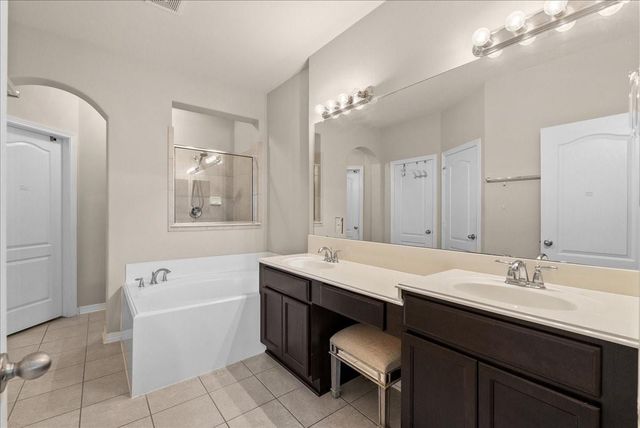 2828 Sand Dune Drive, Seabrook, TX 77586