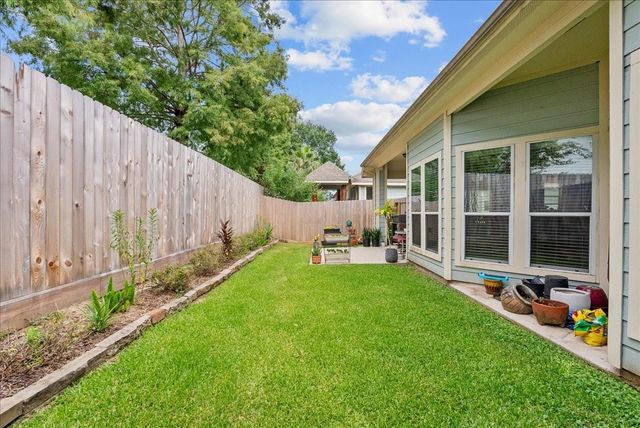 2828 Sand Dune Drive, Seabrook, TX 77586