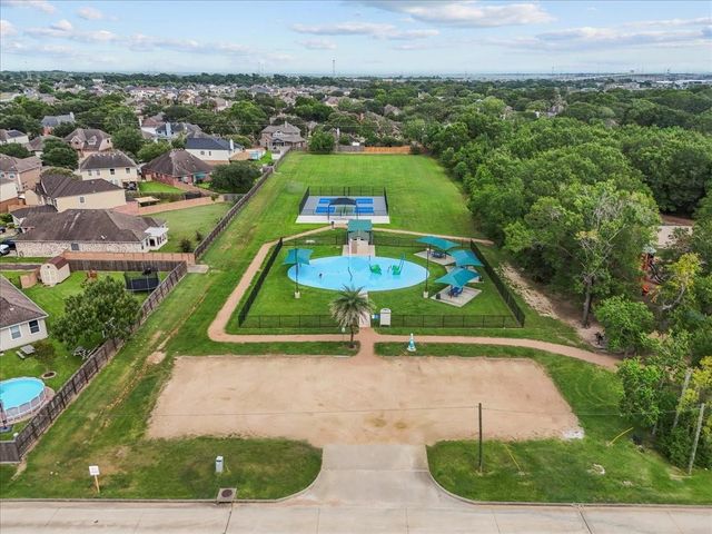 2828 Sand Dune Drive, Seabrook, TX 77586