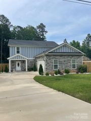 5120 Lakeview Road, Charlotte, NC 28216